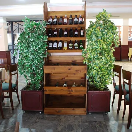 Hotel Makpetrol 3*